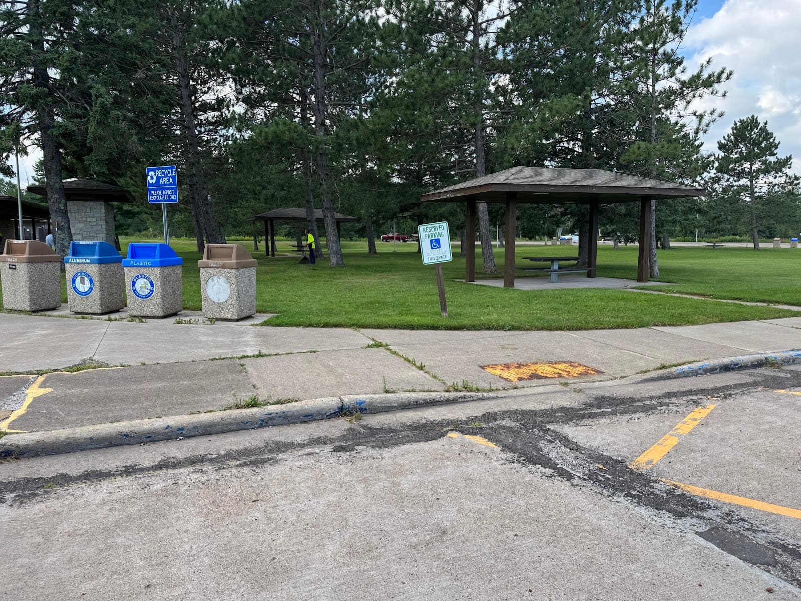 WI US2 Superior Rest Area - Eastbound on US-2