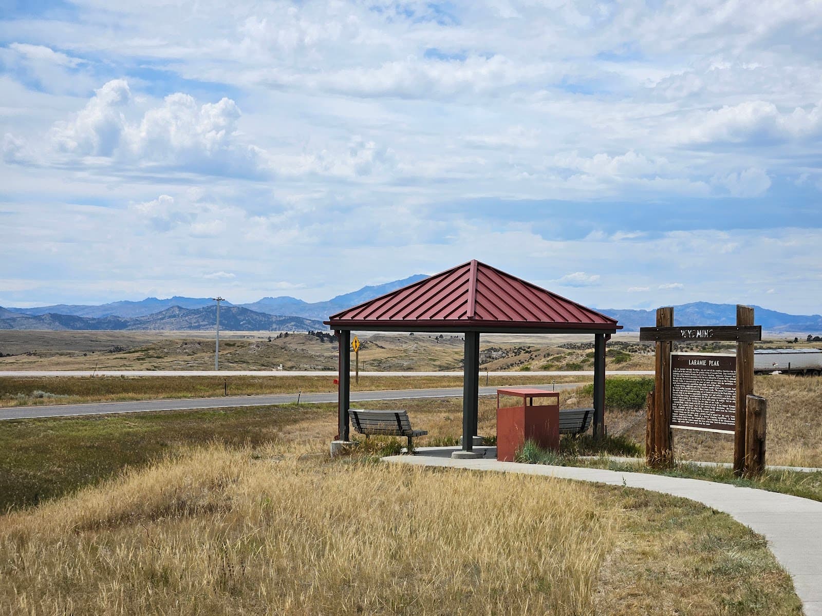 WY WY220 Independence Rock Rest Area - E/W Bidirectional on WY-220
